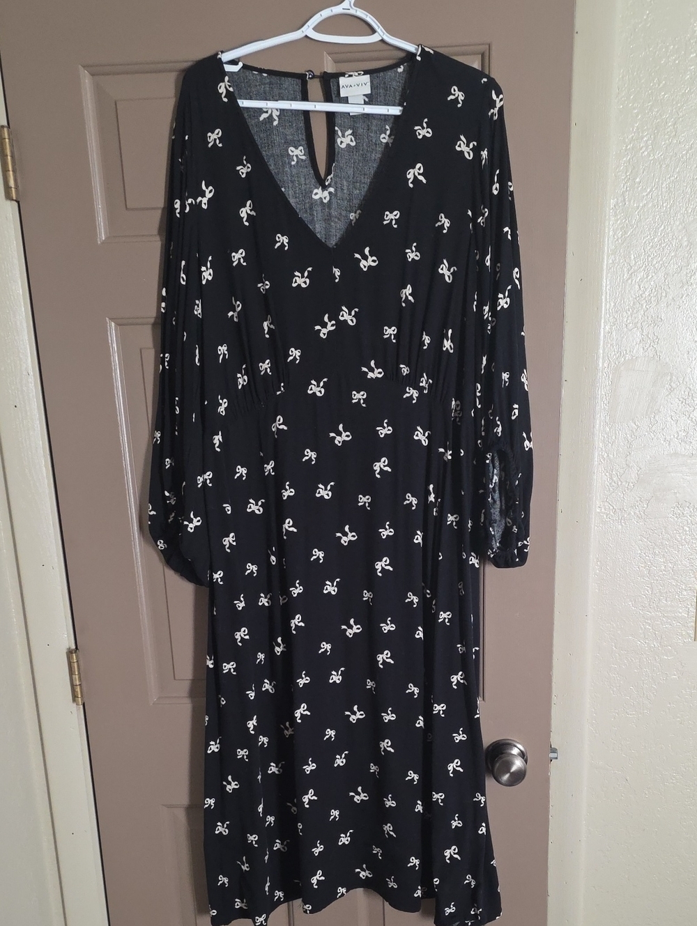 Ava & Viv Black Long Sleeve V-Neck Dress with White Bow Print